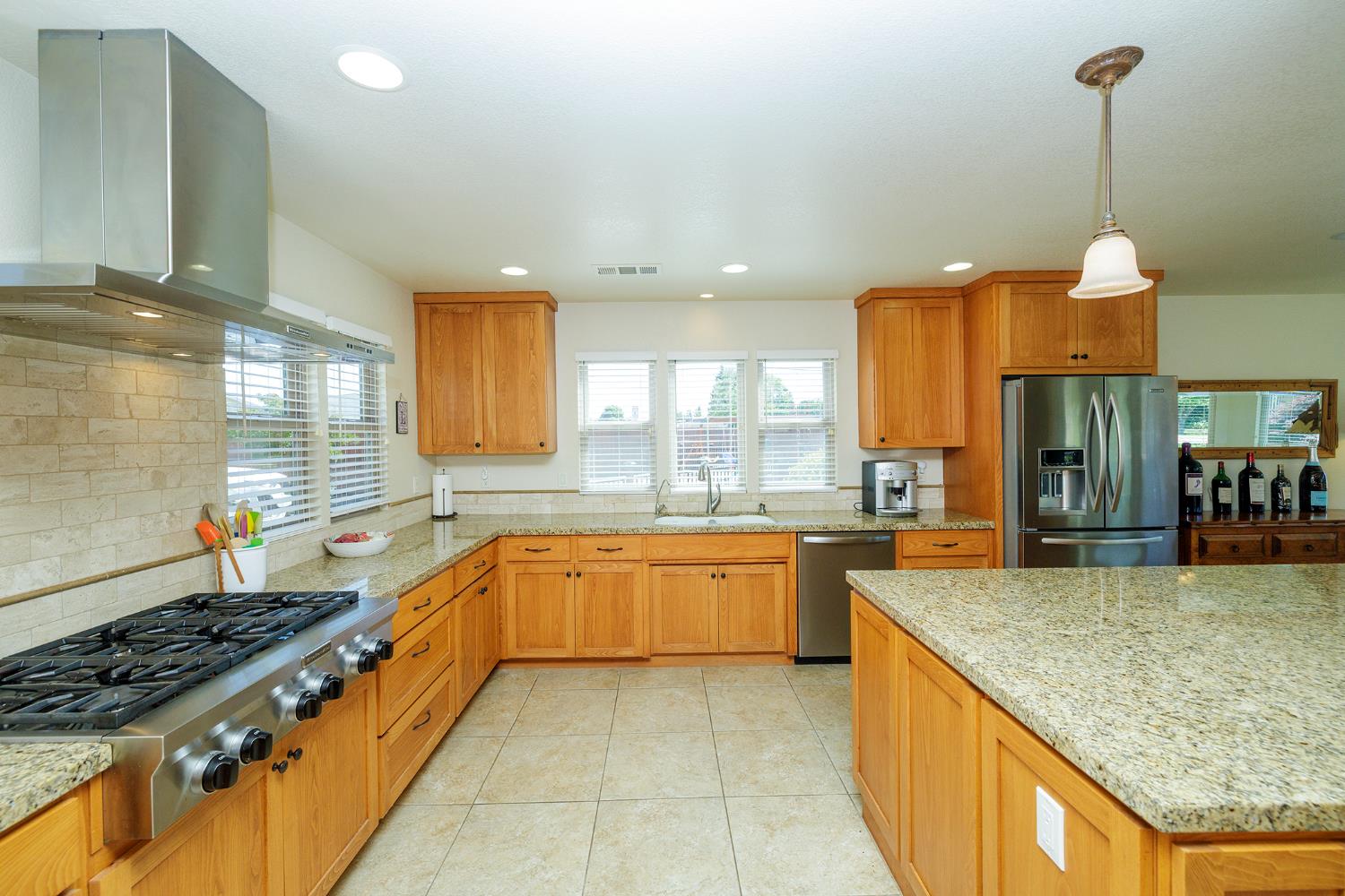 7167 Eleanor Rd, Oakdale, CA 95361