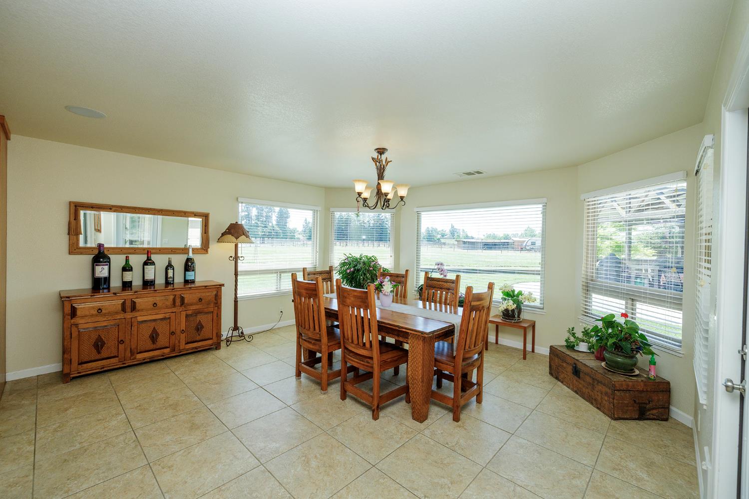 7167 Eleanor Rd, Oakdale, CA 95361