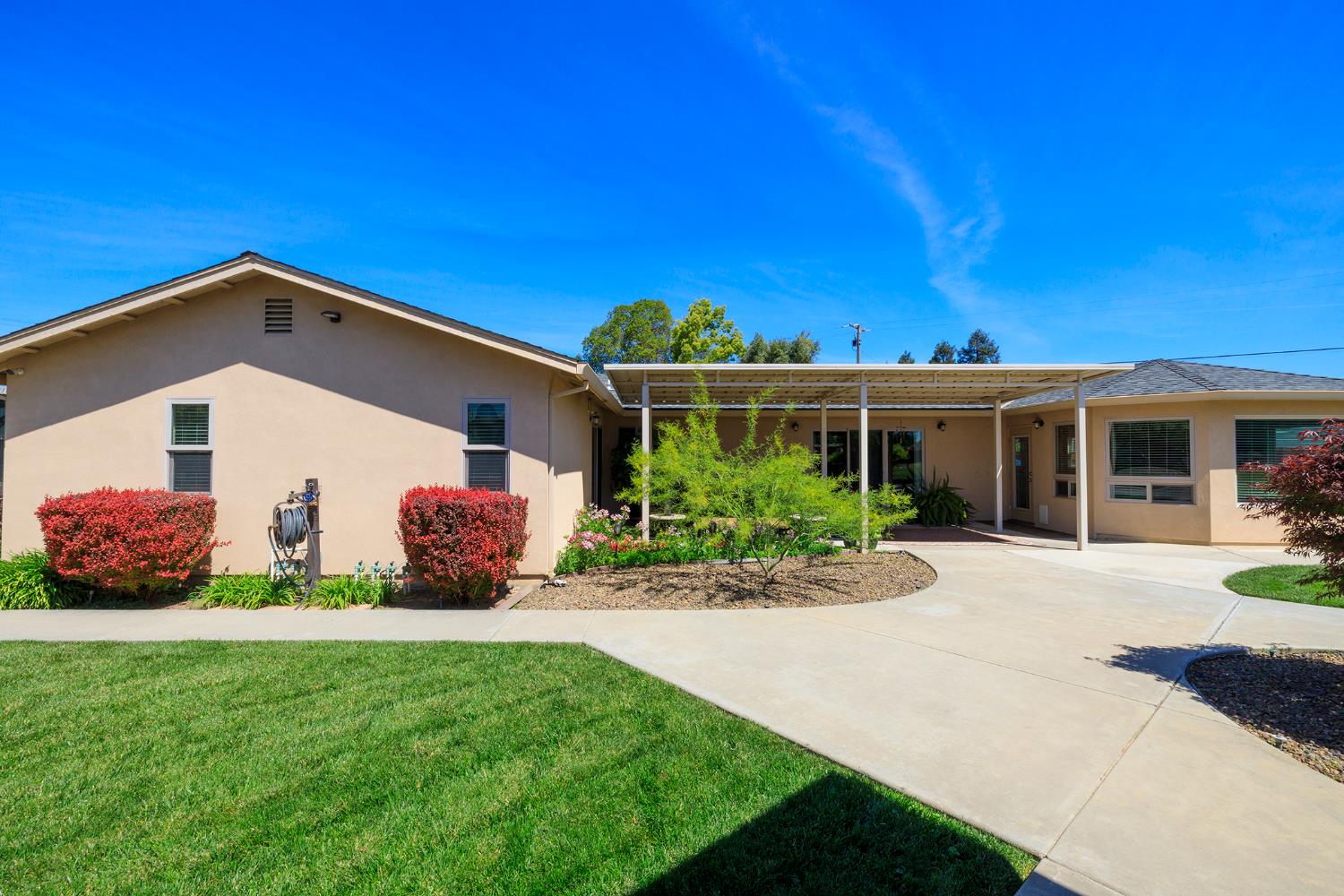 7167 Eleanor Rd, Oakdale, CA 95361