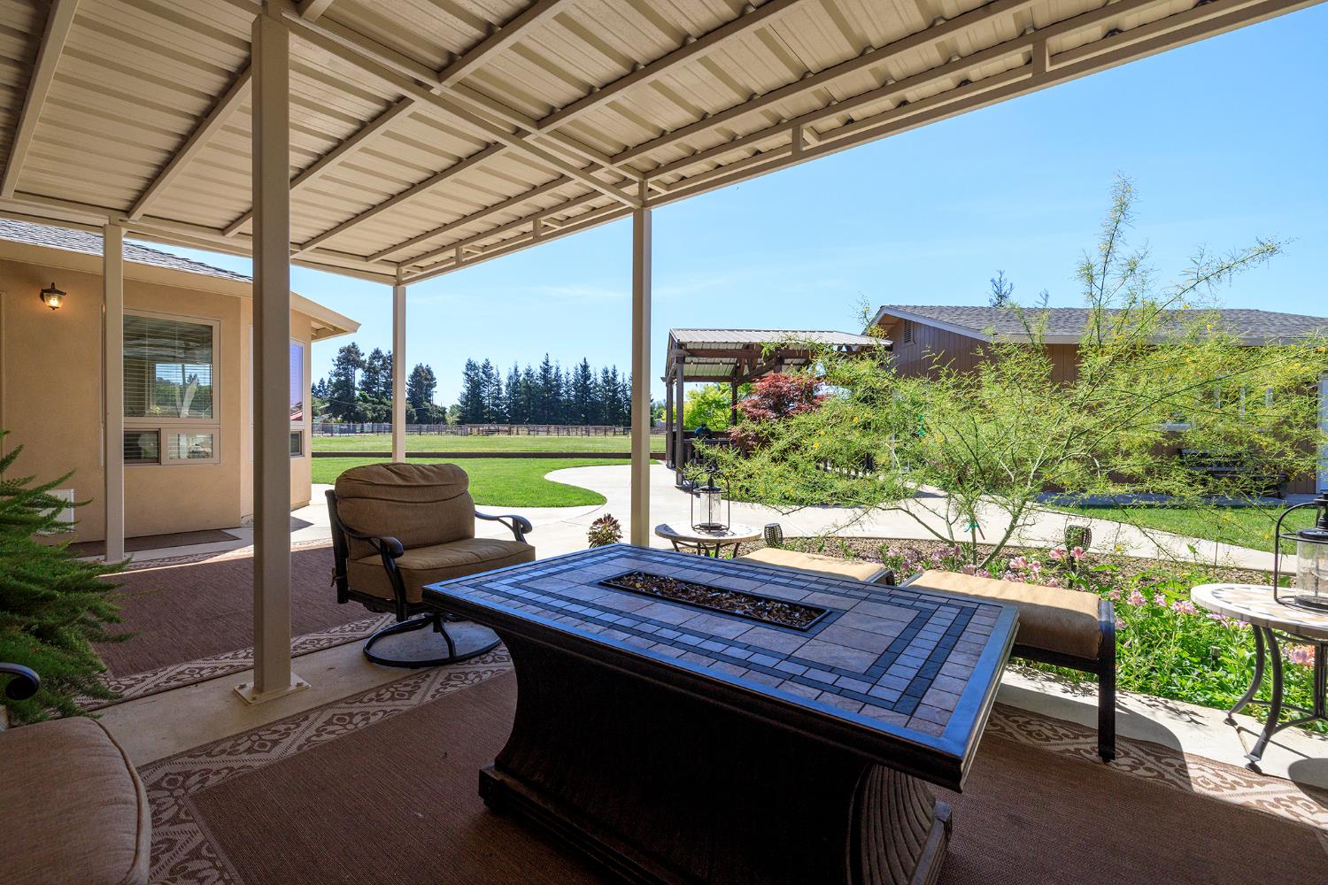 7167 Eleanor Rd, Oakdale, CA 95361