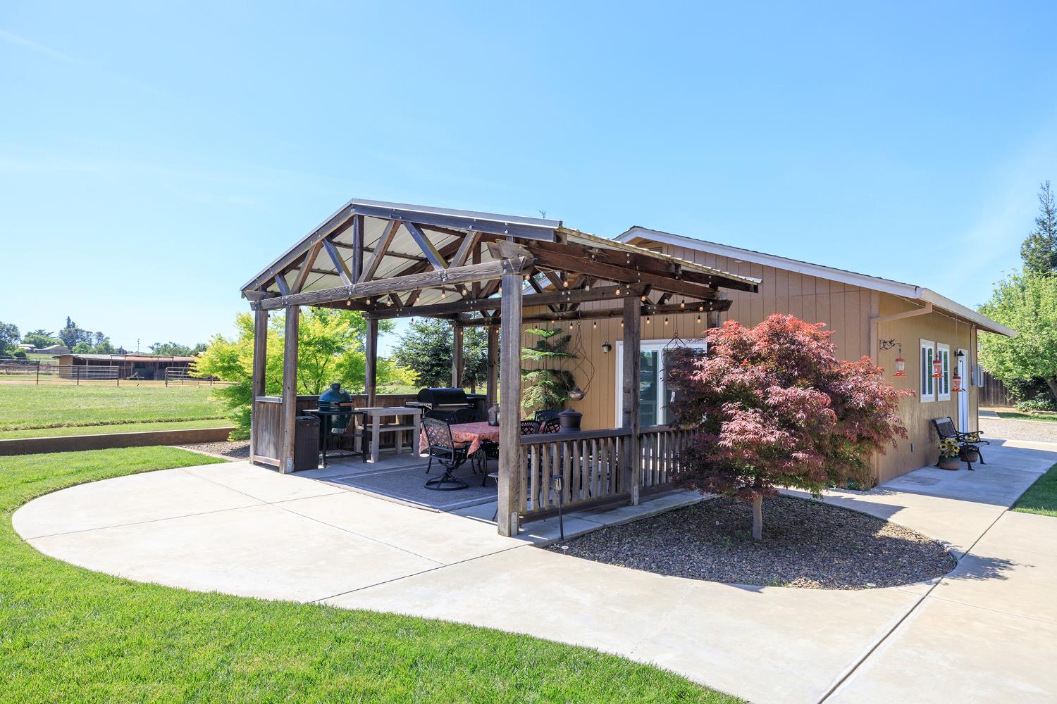 7167 Eleanor Rd, Oakdale, CA 95361