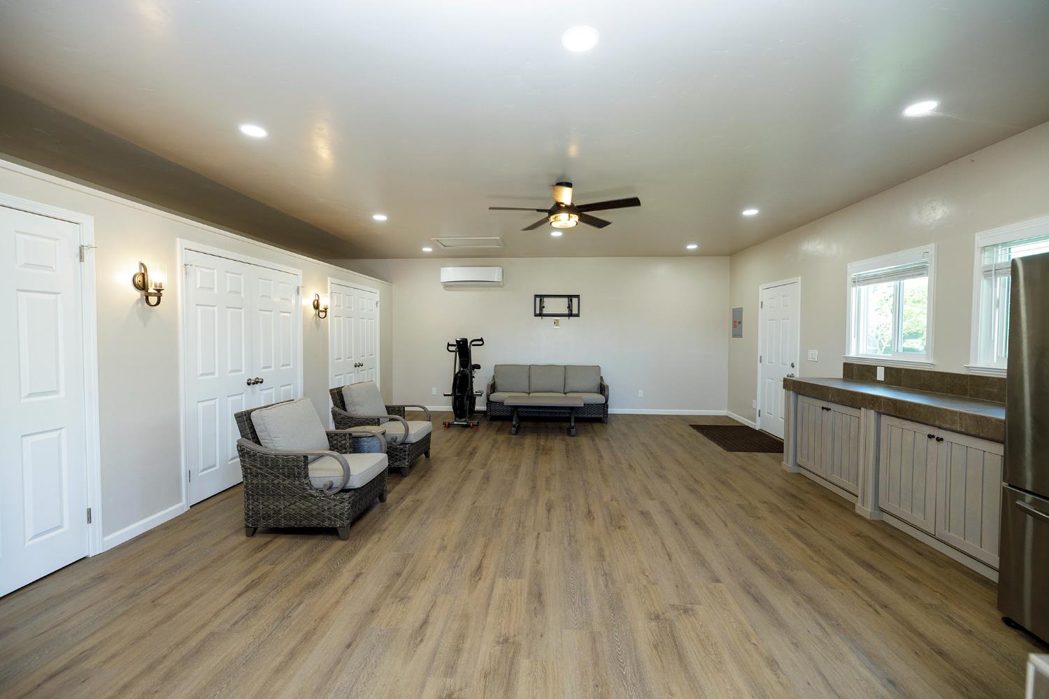 7167 Eleanor Rd, Oakdale, CA 95361