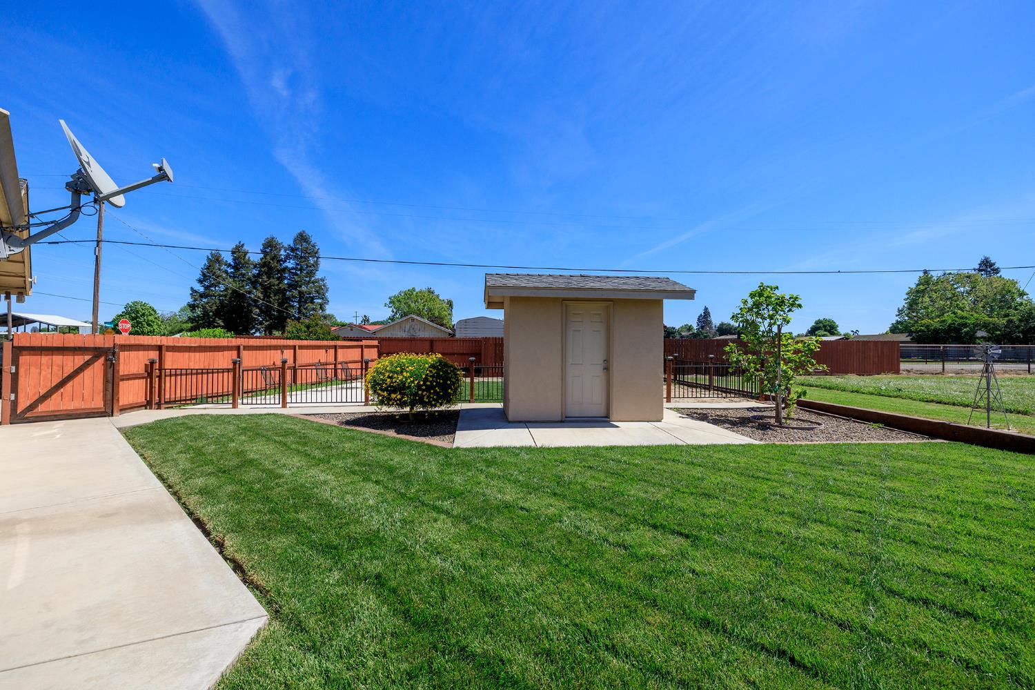7167 Eleanor Rd, Oakdale, CA 95361