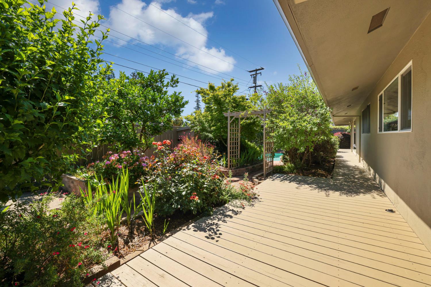 2406 Kenmore Ct, Modesto, CA 95350