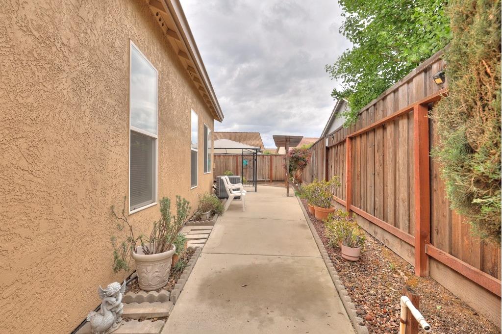 3501 Red Maple Dr, Modesto, CA 95355