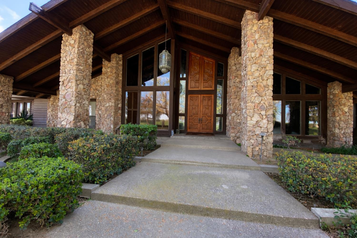 24916 S Manteca Rd, Manteca, CA 95337