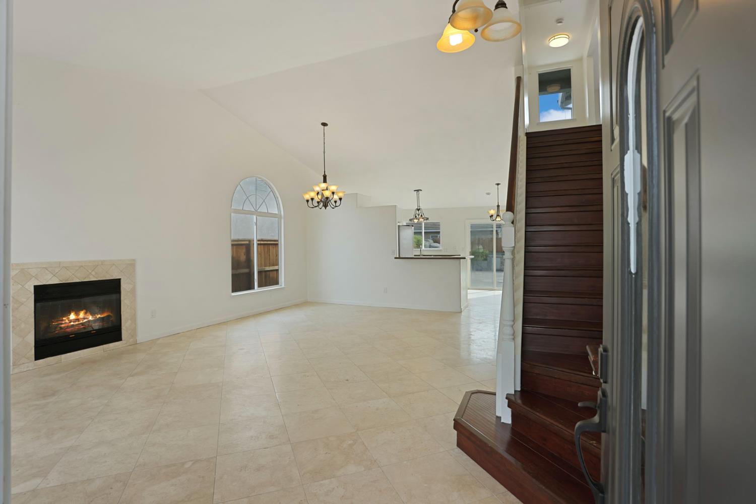 1212 Mcknight Ct, Modesto, CA 95351