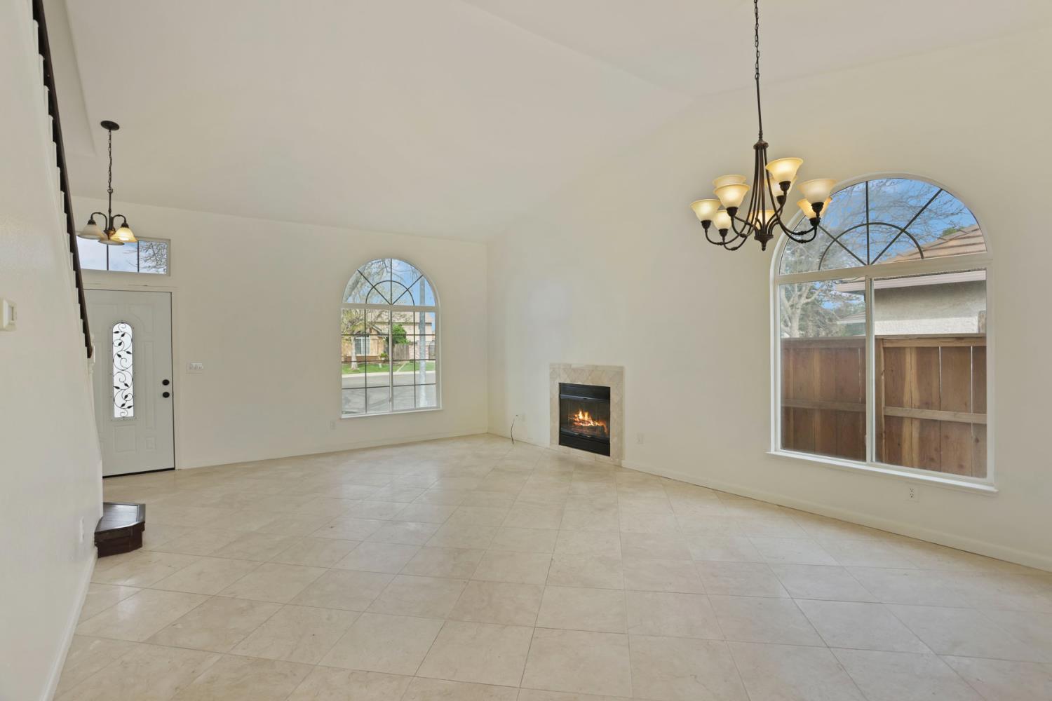 1212 Mcknight Ct, Modesto, CA 95351