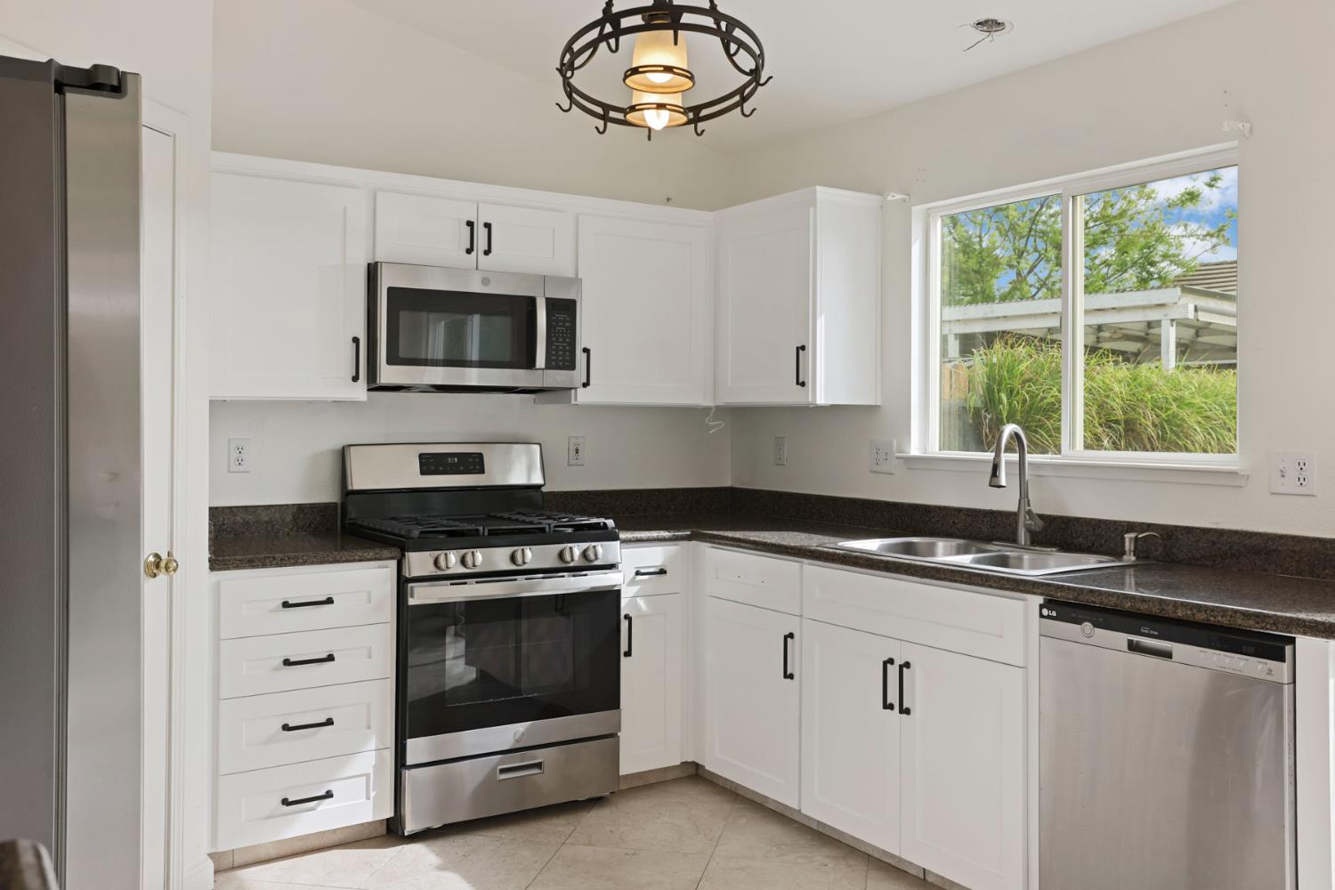 1212 Mcknight Ct, Modesto, CA 95351