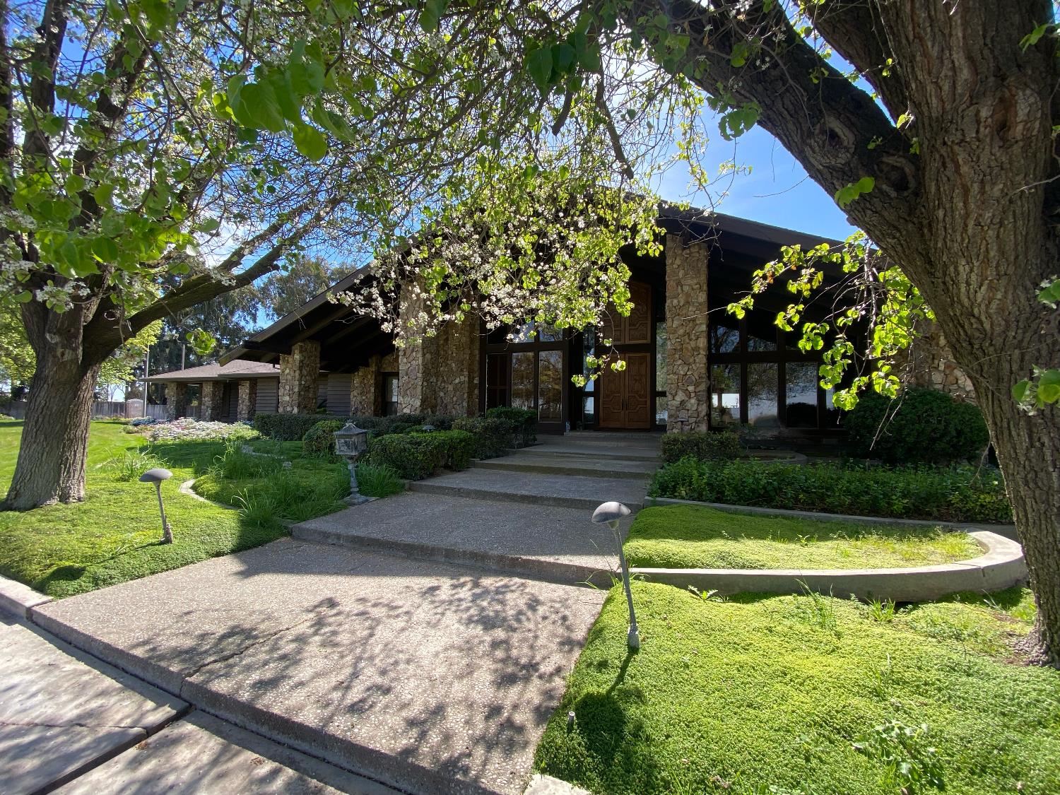 24916 S Manteca Rd, Manteca, CA 95337