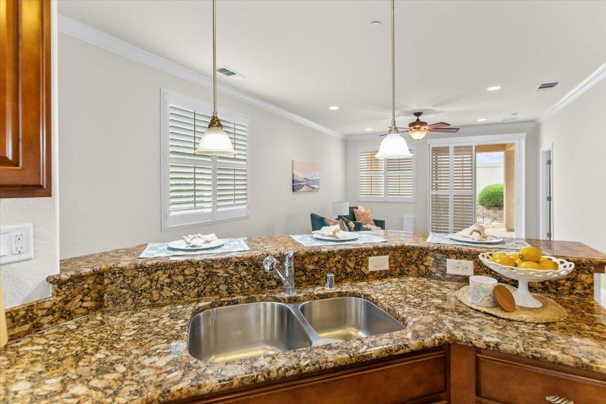 2053 Shady Oak St, Manteca, CA 95336