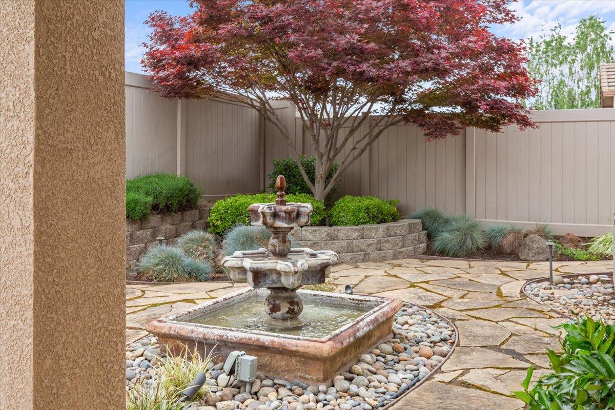 2053 Shady Oak St, Manteca, CA 95336