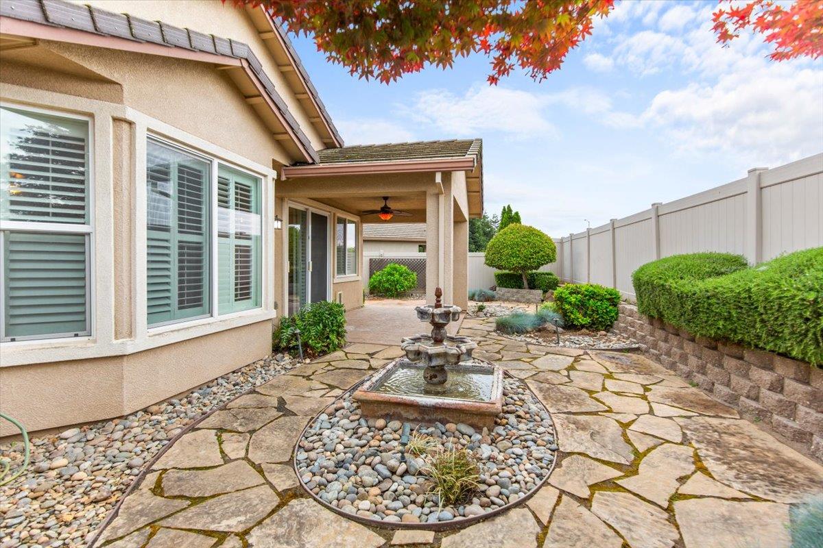 2053 Shady Oak St, Manteca, CA 95336