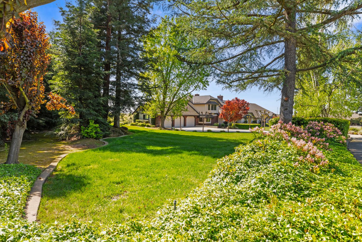 9000 Oak View Dr, Oakdale, CA 95361