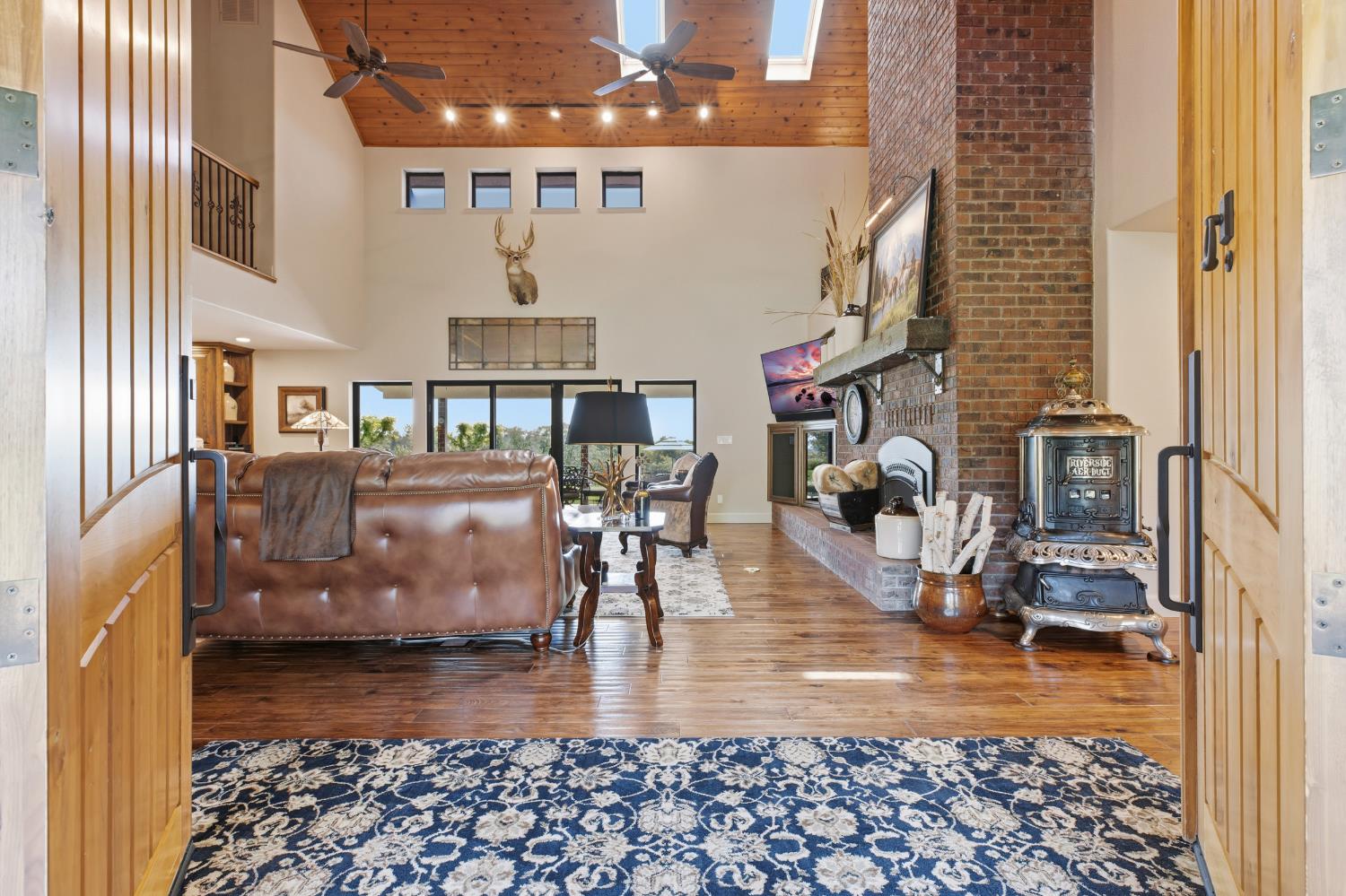 9000 Oak View Dr, Oakdale, CA 95361