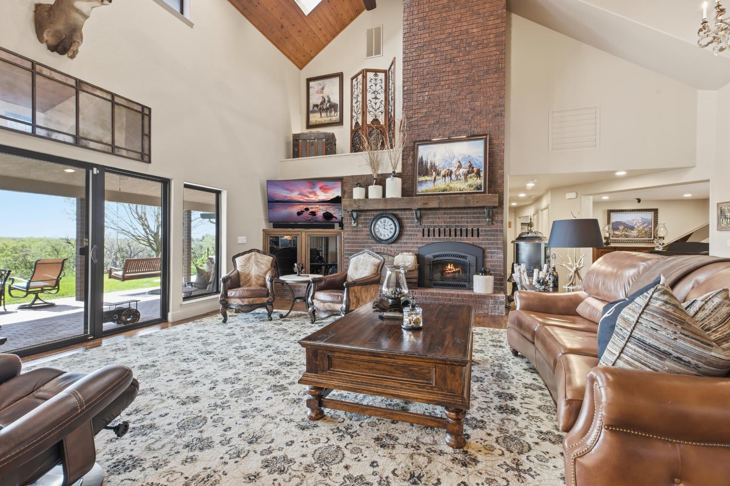 9000 Oak View Dr, Oakdale, CA 95361