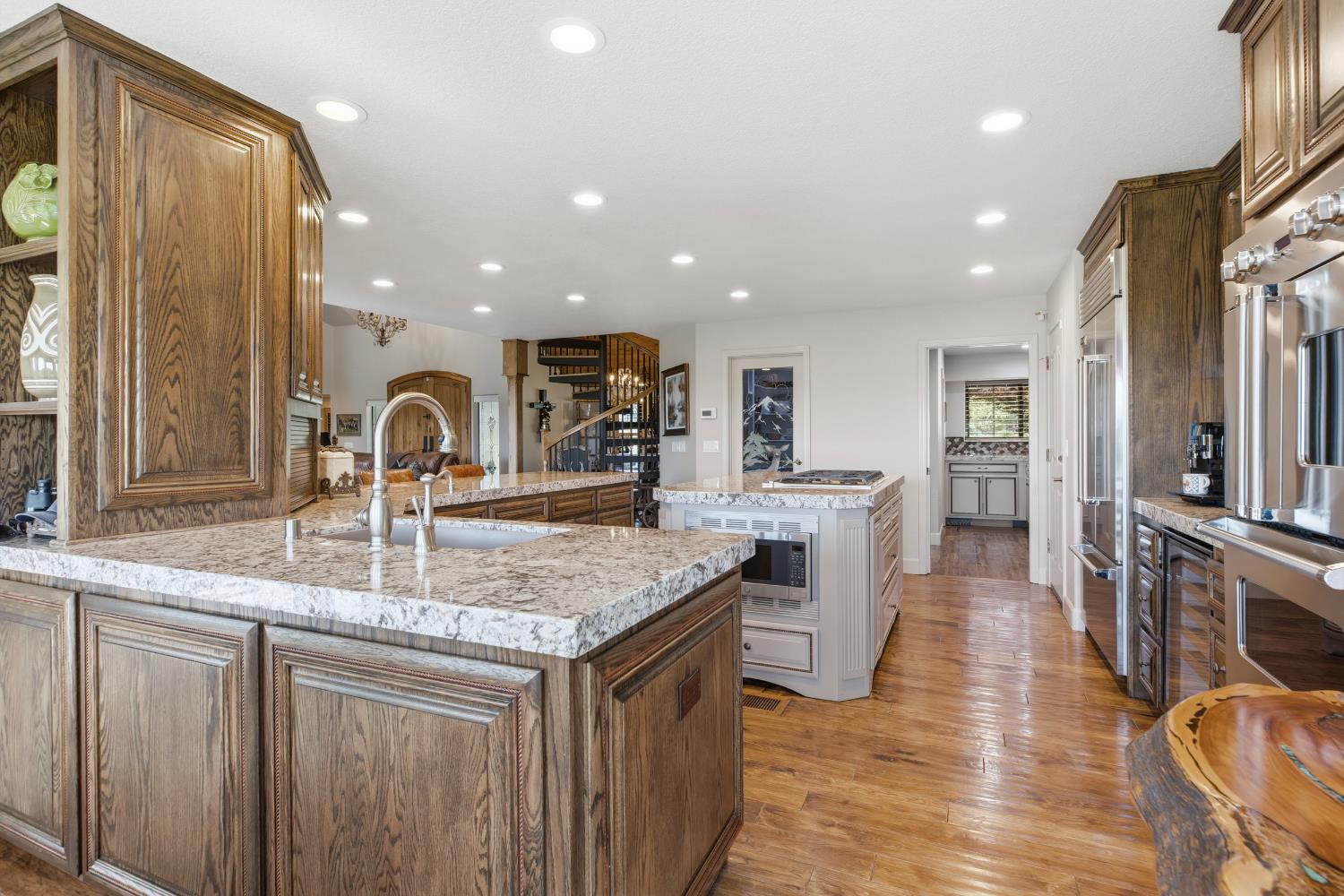 9000 Oak View Dr, Oakdale, CA 95361