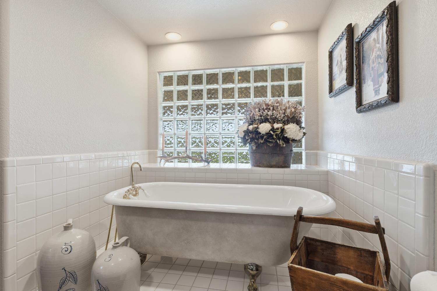 9000 Oak View Dr, Oakdale, CA 95361