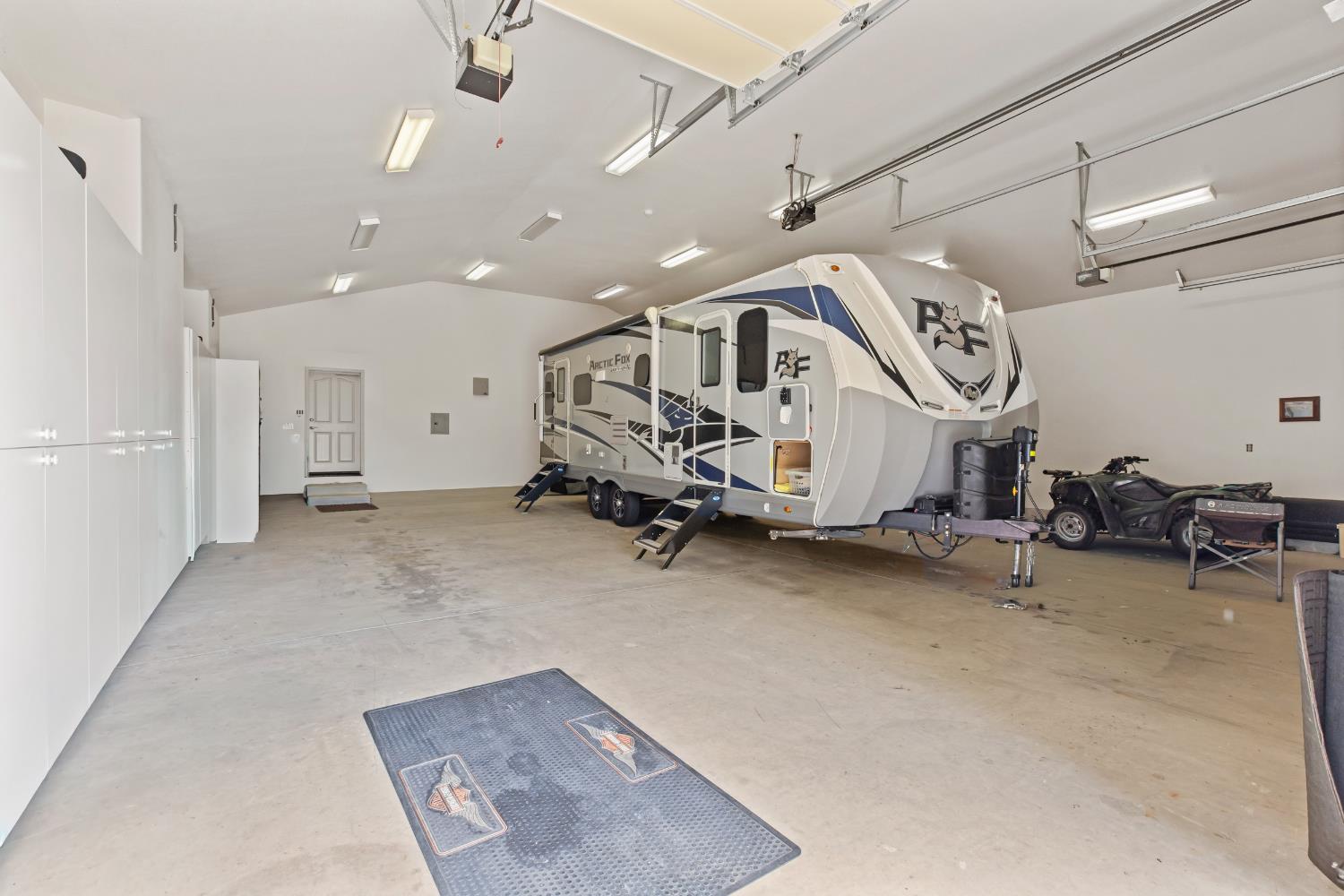 9000 Oak View Dr, Oakdale, CA 95361