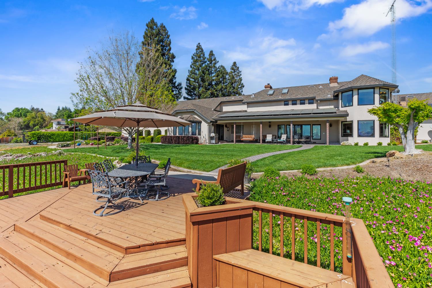 9000 Oak View Dr, Oakdale, CA 95361