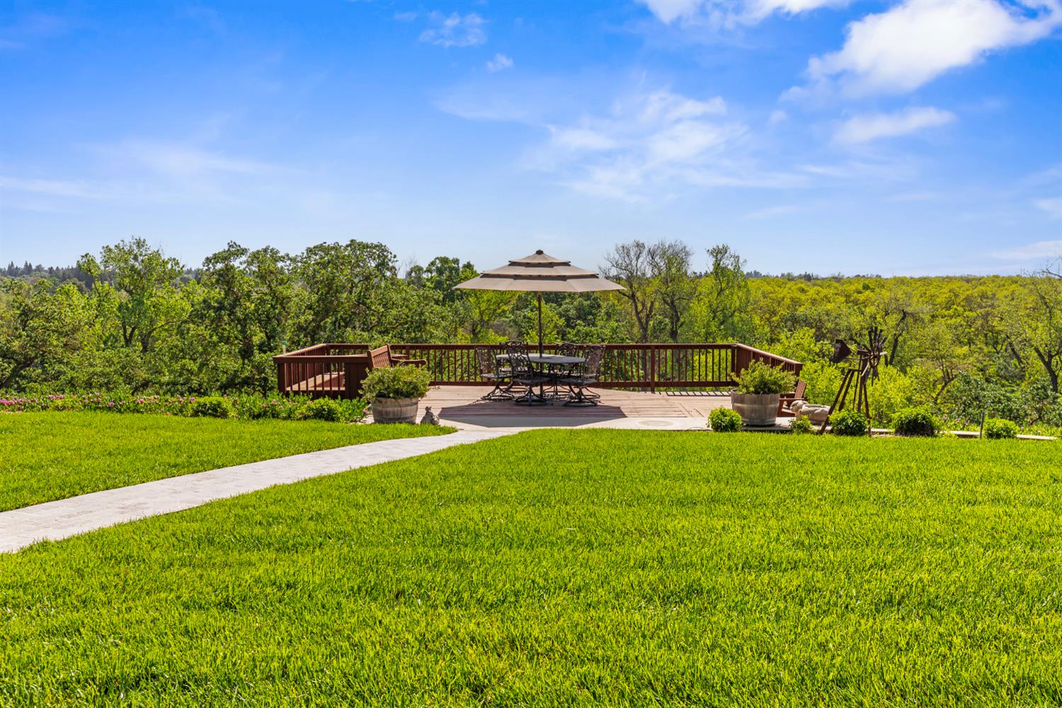 9000 Oak View Dr, Oakdale, CA 95361