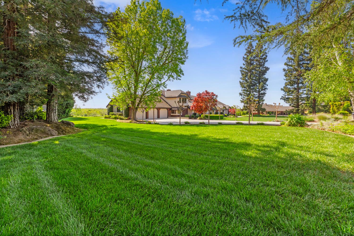 9000 Oak View Dr, Oakdale, CA 95361