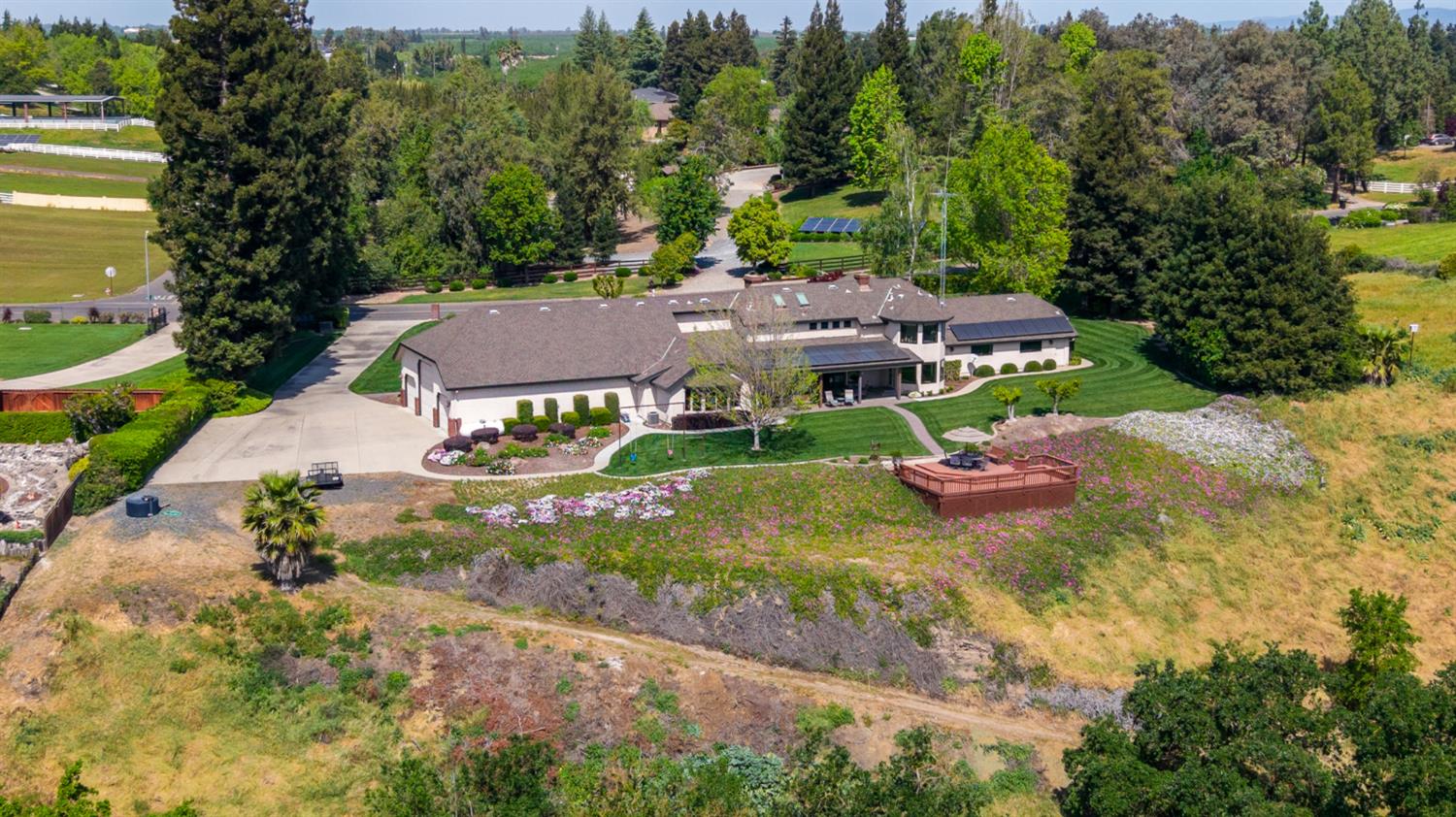 9000 Oak View Dr, Oakdale, CA 95361