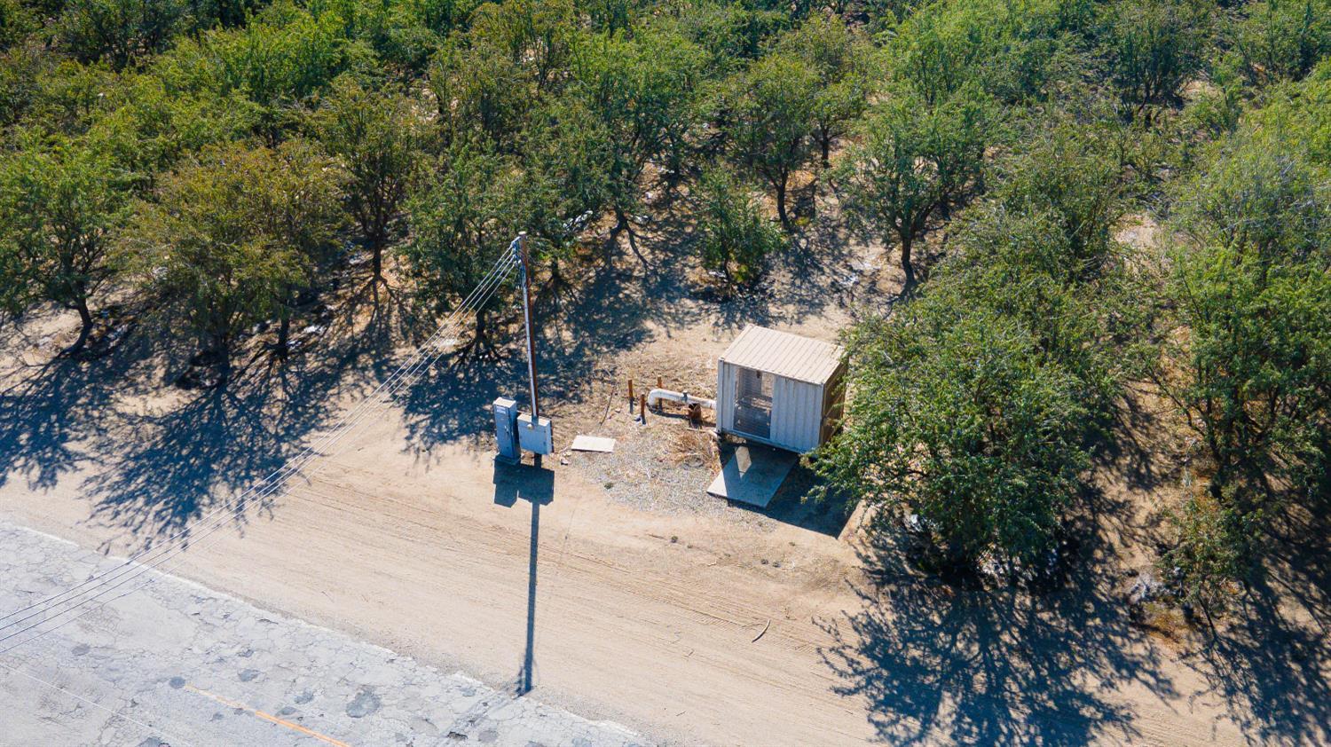 1 Buchanan Hollow Rd, Le Grand, CA 95333