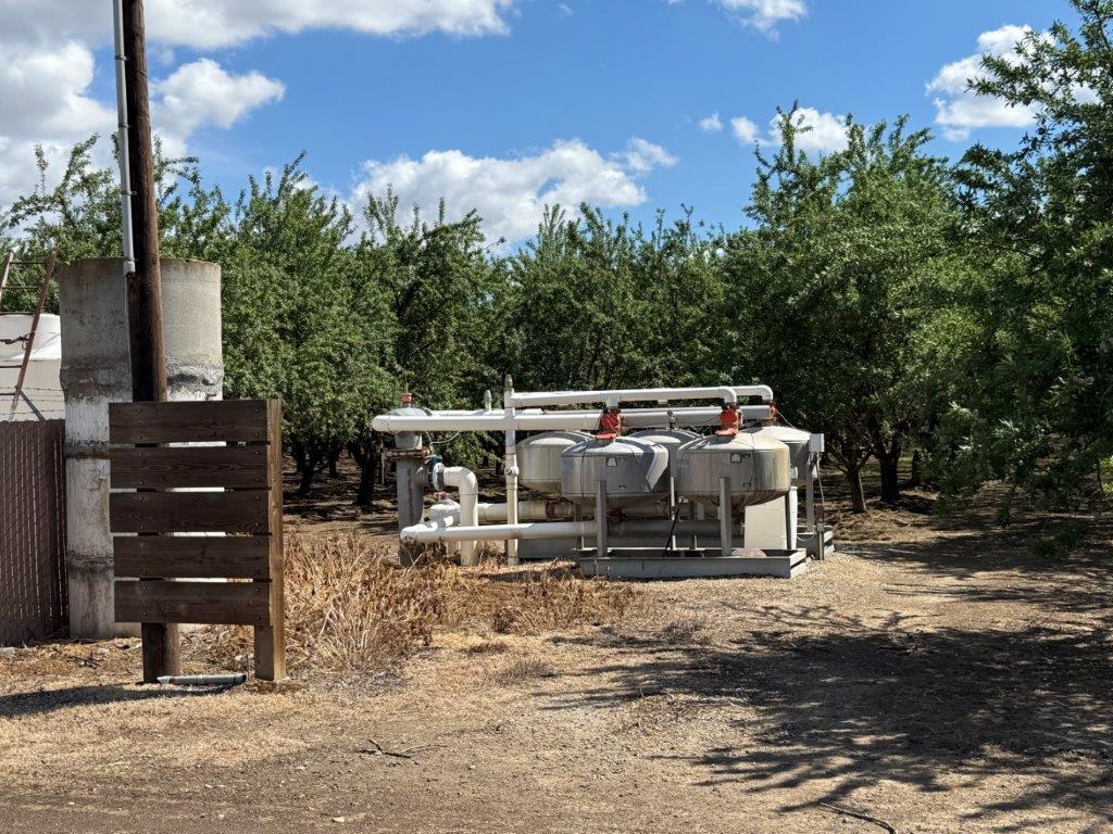 1 Buchanan Hollow Rd, Le Grand, CA 95333