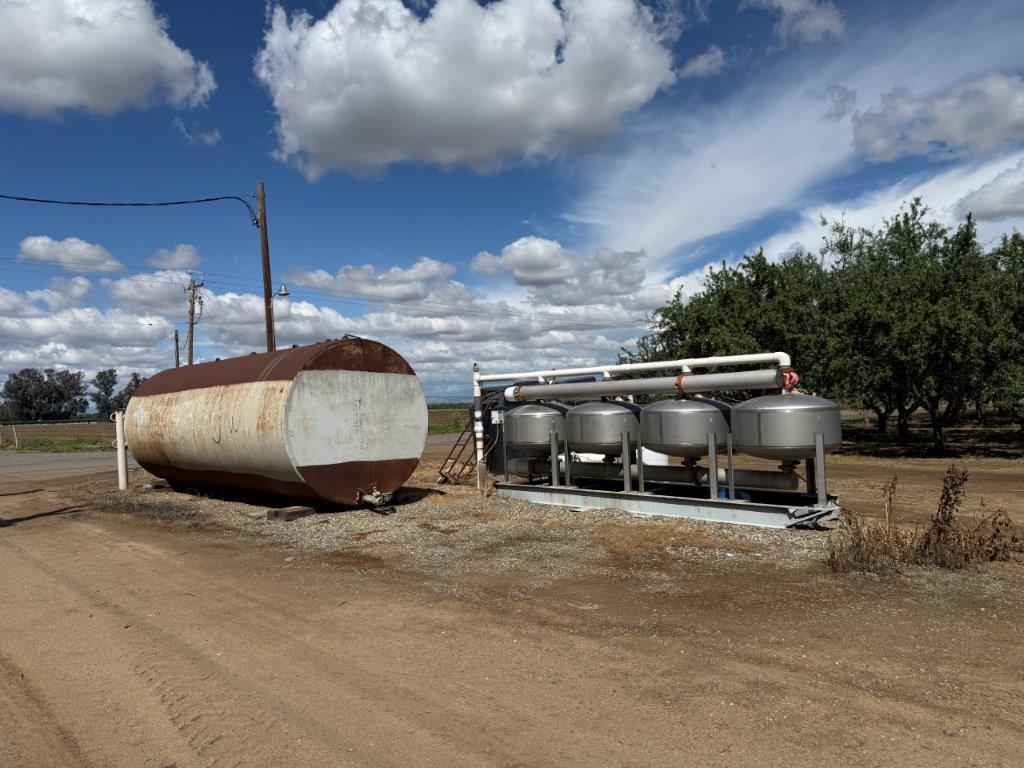 1 Buchanan Hollow Rd, Le Grand, CA 95333