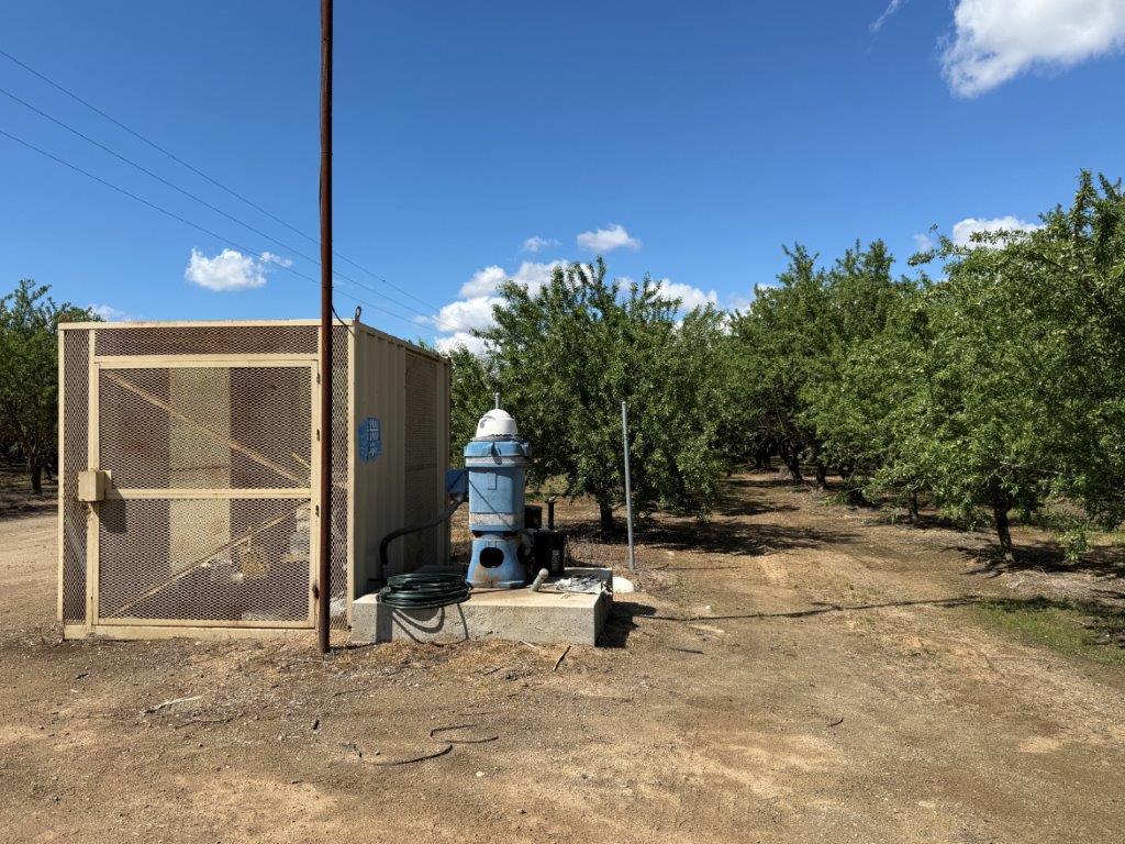 1 Buchanan Hollow Rd, Le Grand, CA 95333