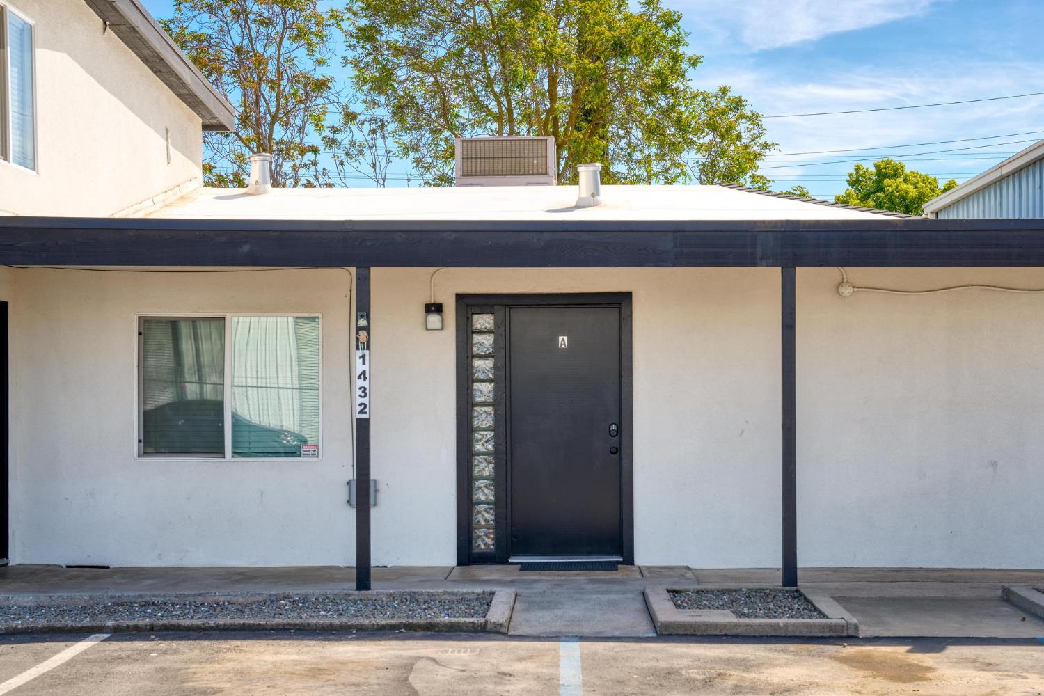 1432 Page Ct, Modesto, CA 95354