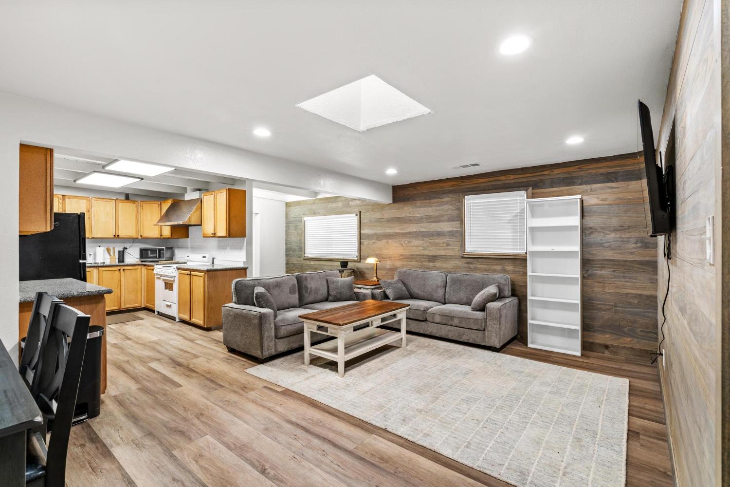 1432 Page Ct, Modesto, CA 95354