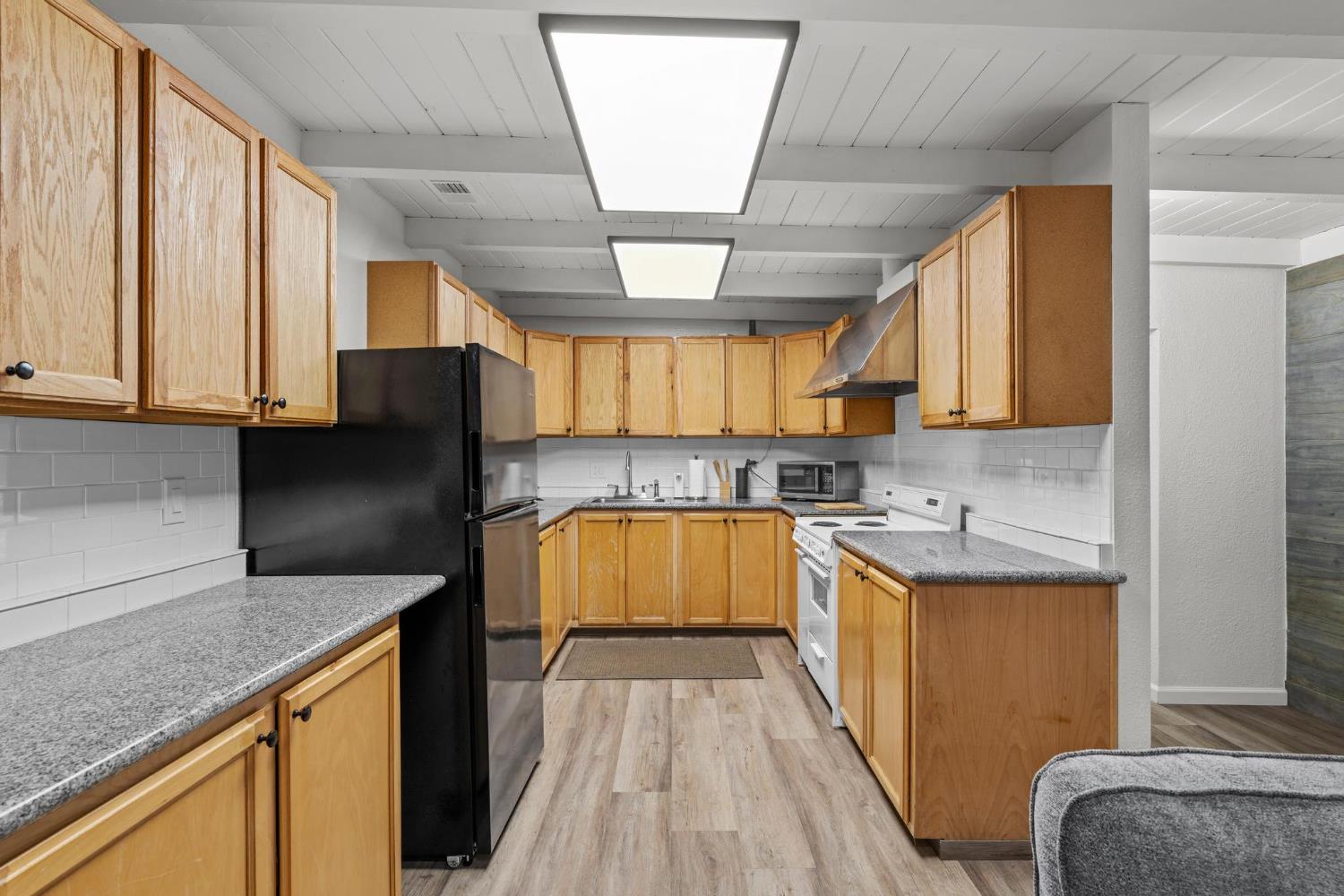 1432 Page Ct, Modesto, CA 95354