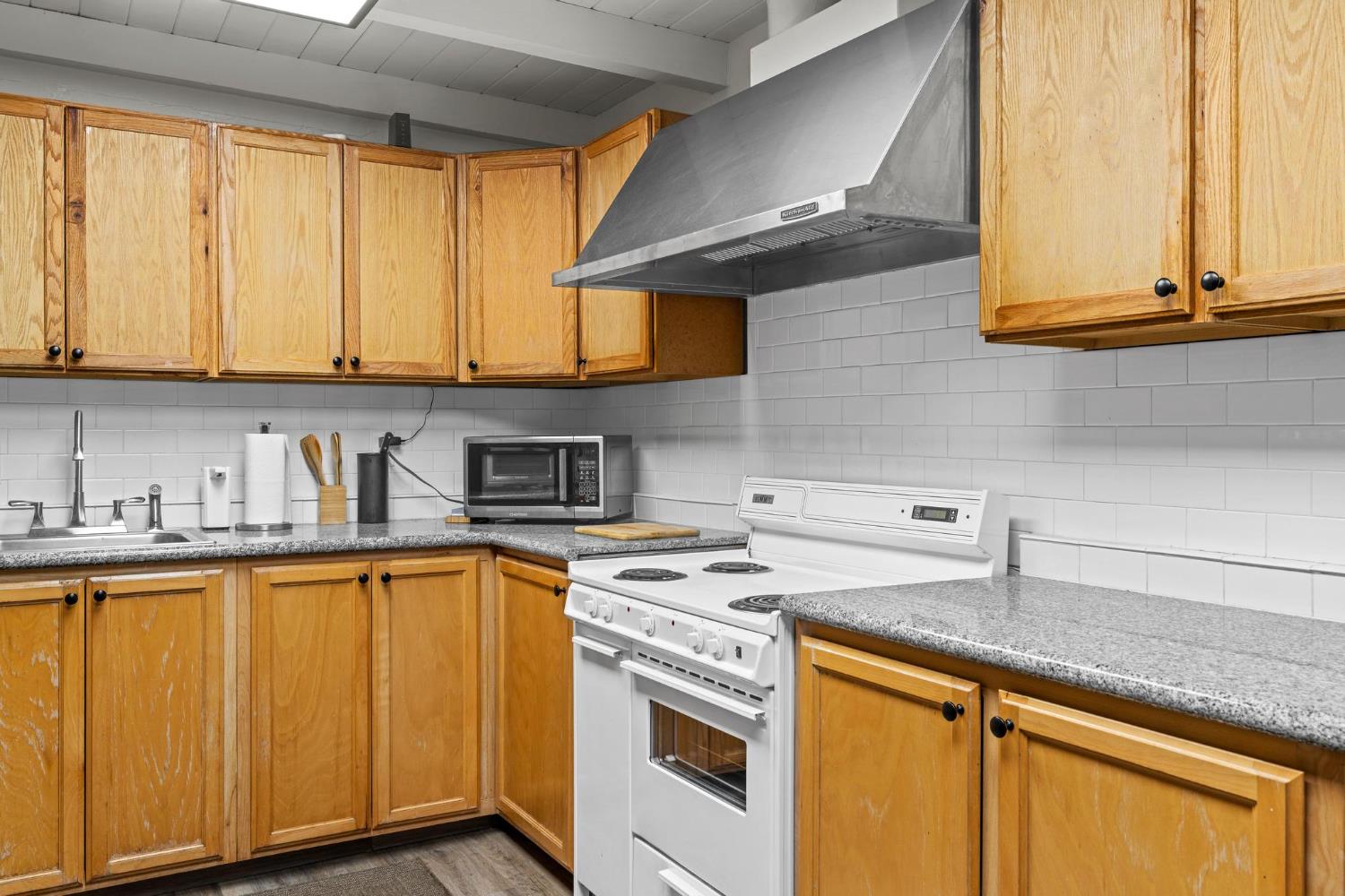 1432 Page Ct, Modesto, CA 95354