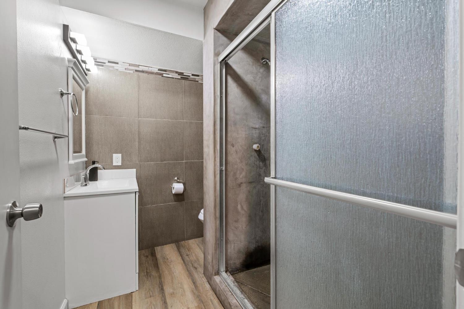 1432 Page Ct, Modesto, CA 95354