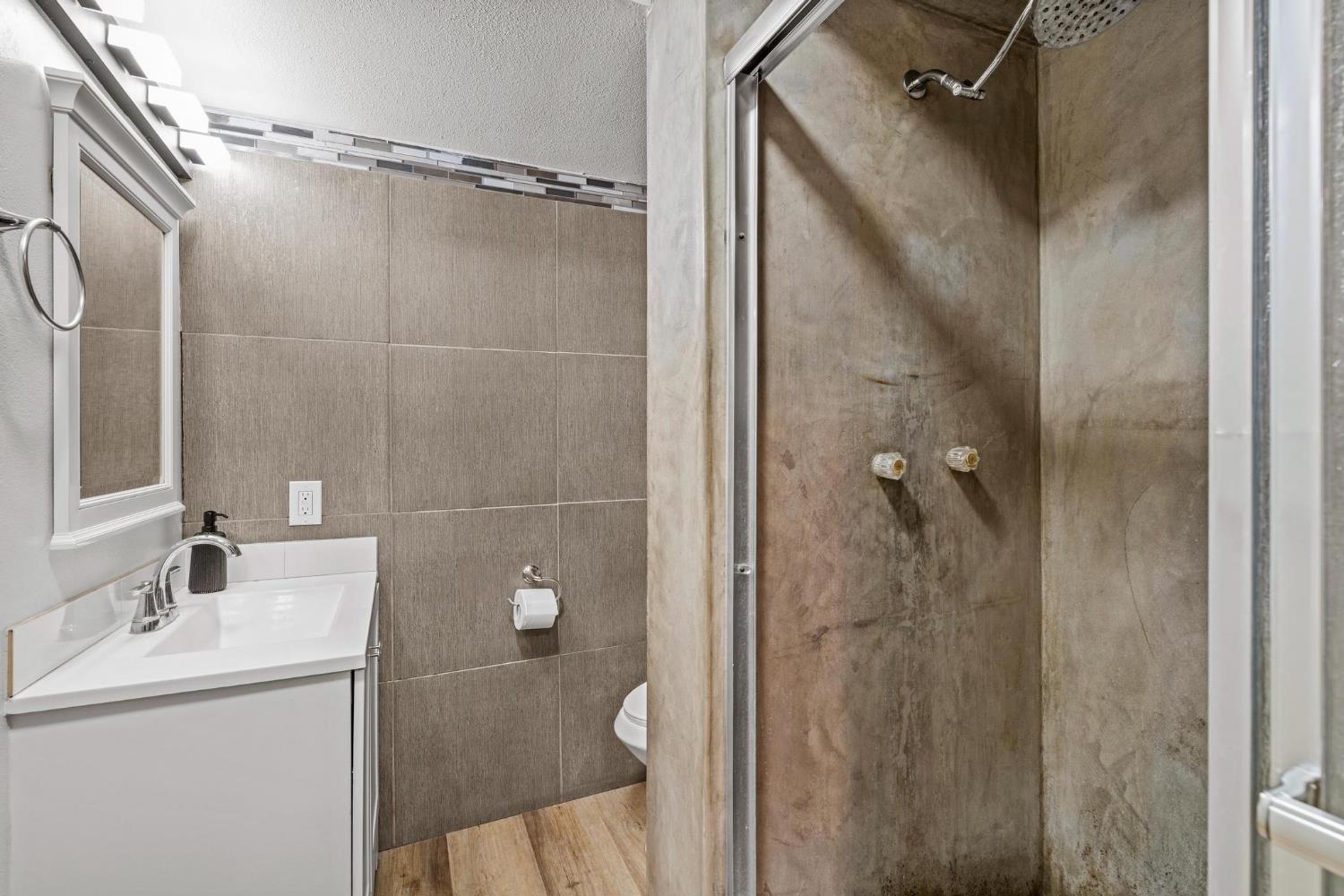 1432 Page Ct, Modesto, CA 95354