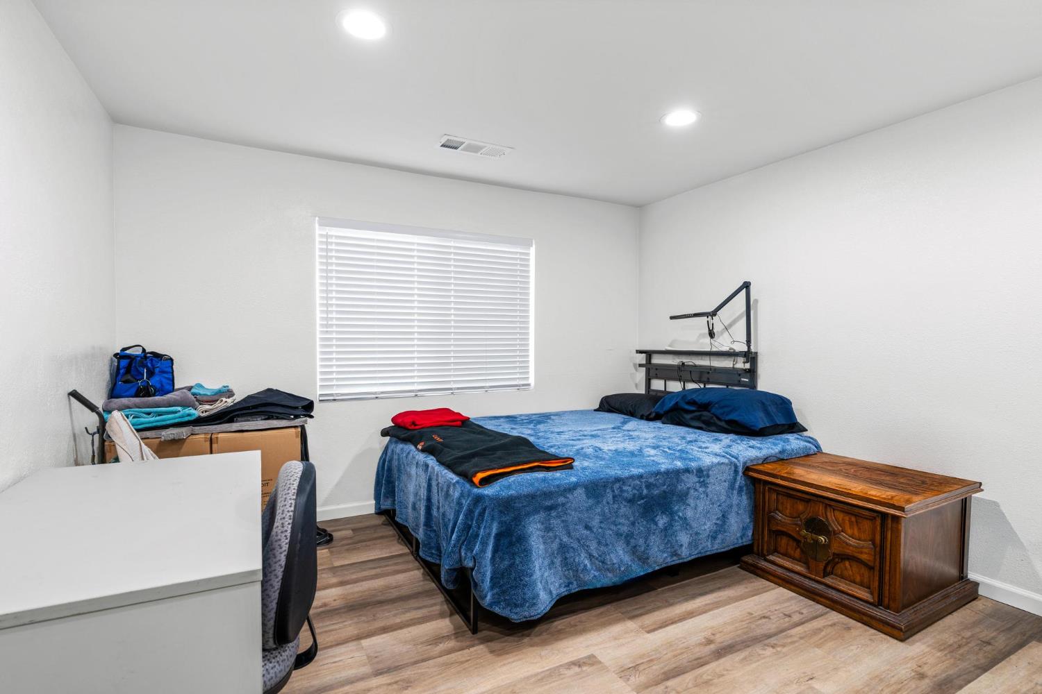 1432 Page Ct, Modesto, CA 95354