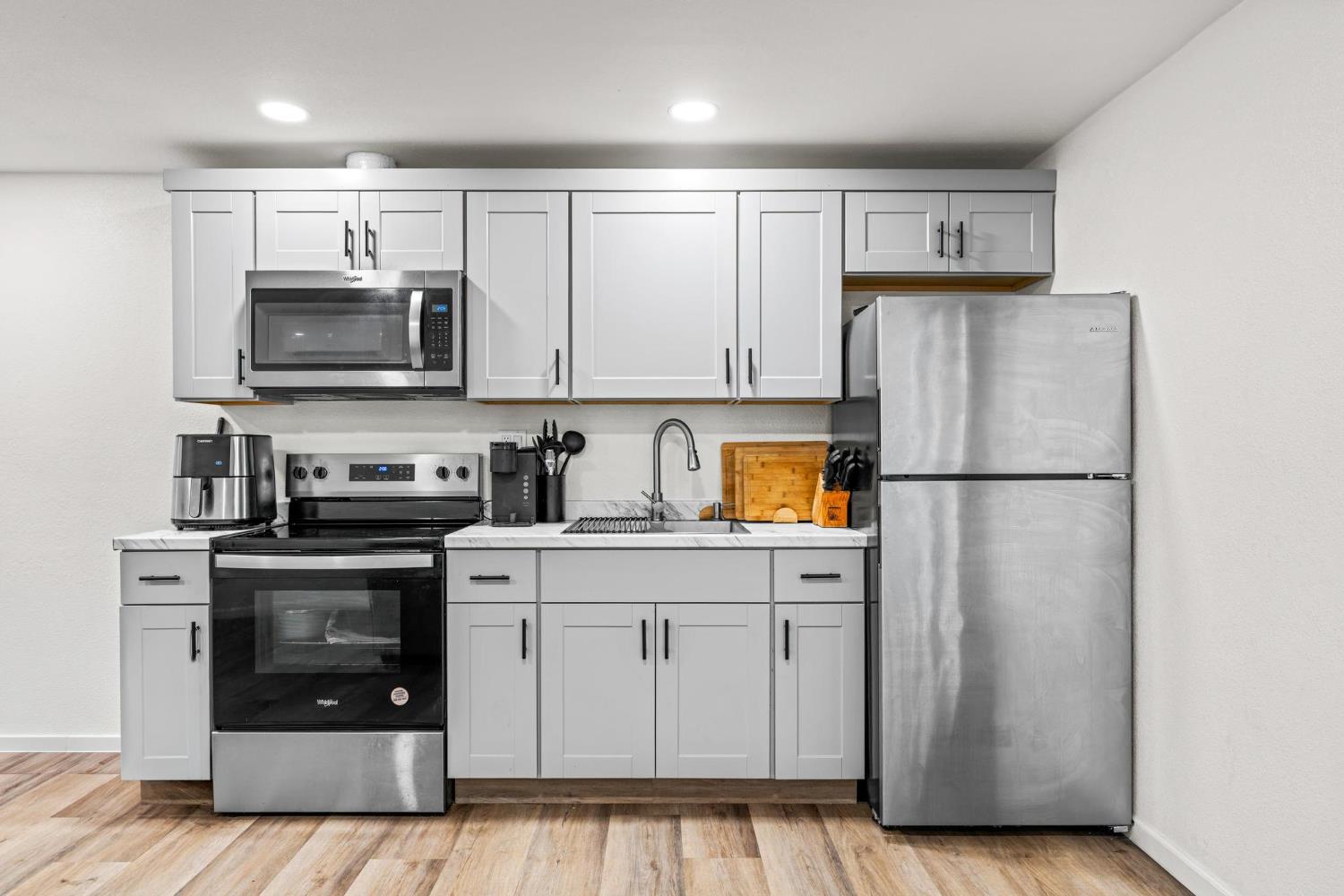 1432 Page Ct, Modesto, CA 95354