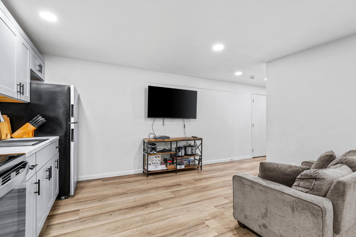 1432 Page Ct, Modesto, CA 95354