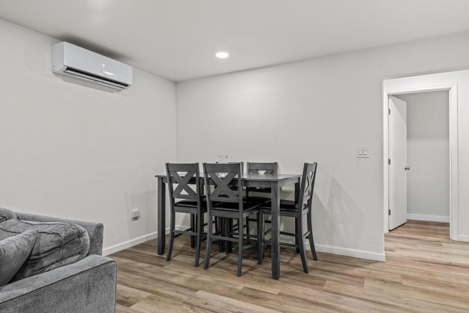 1432 Page Ct, Modesto, CA 95354