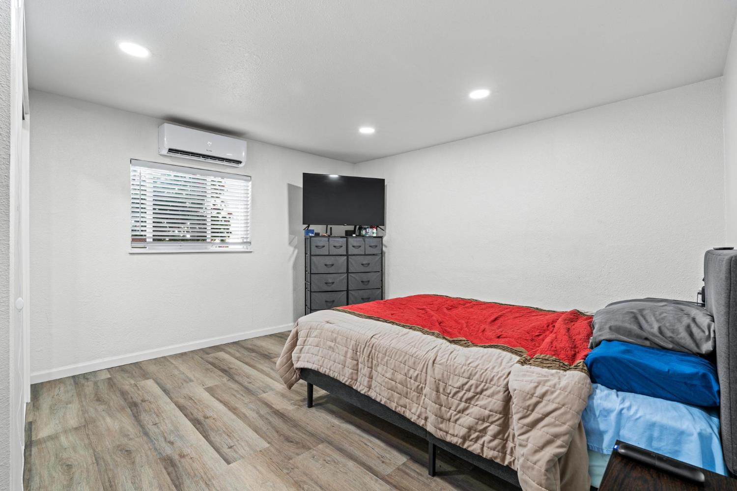 1432 Page Ct, Modesto, CA 95354