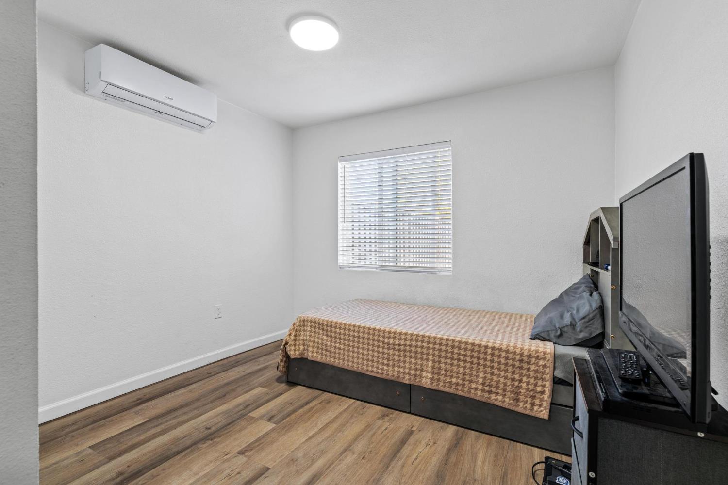 1432 Page Ct, Modesto, CA 95354