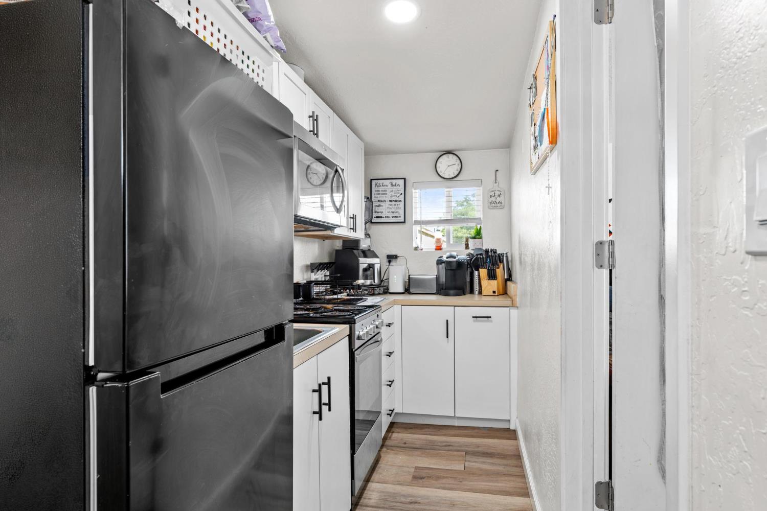 1432 Page Ct, Modesto, CA 95354