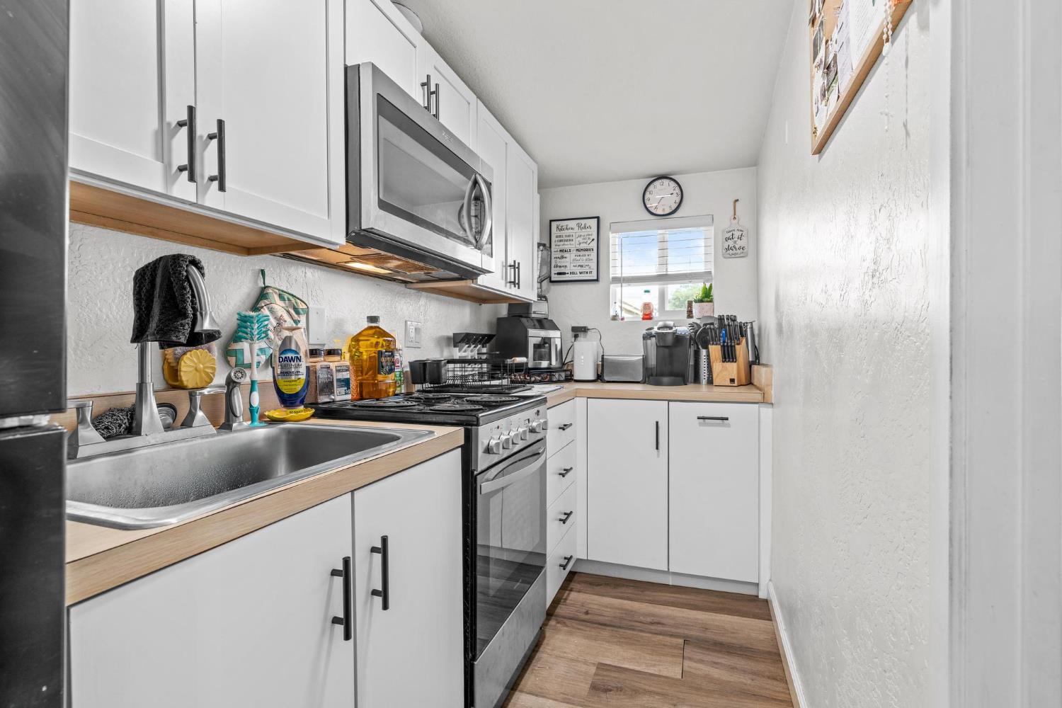 1432 Page Ct, Modesto, CA 95354