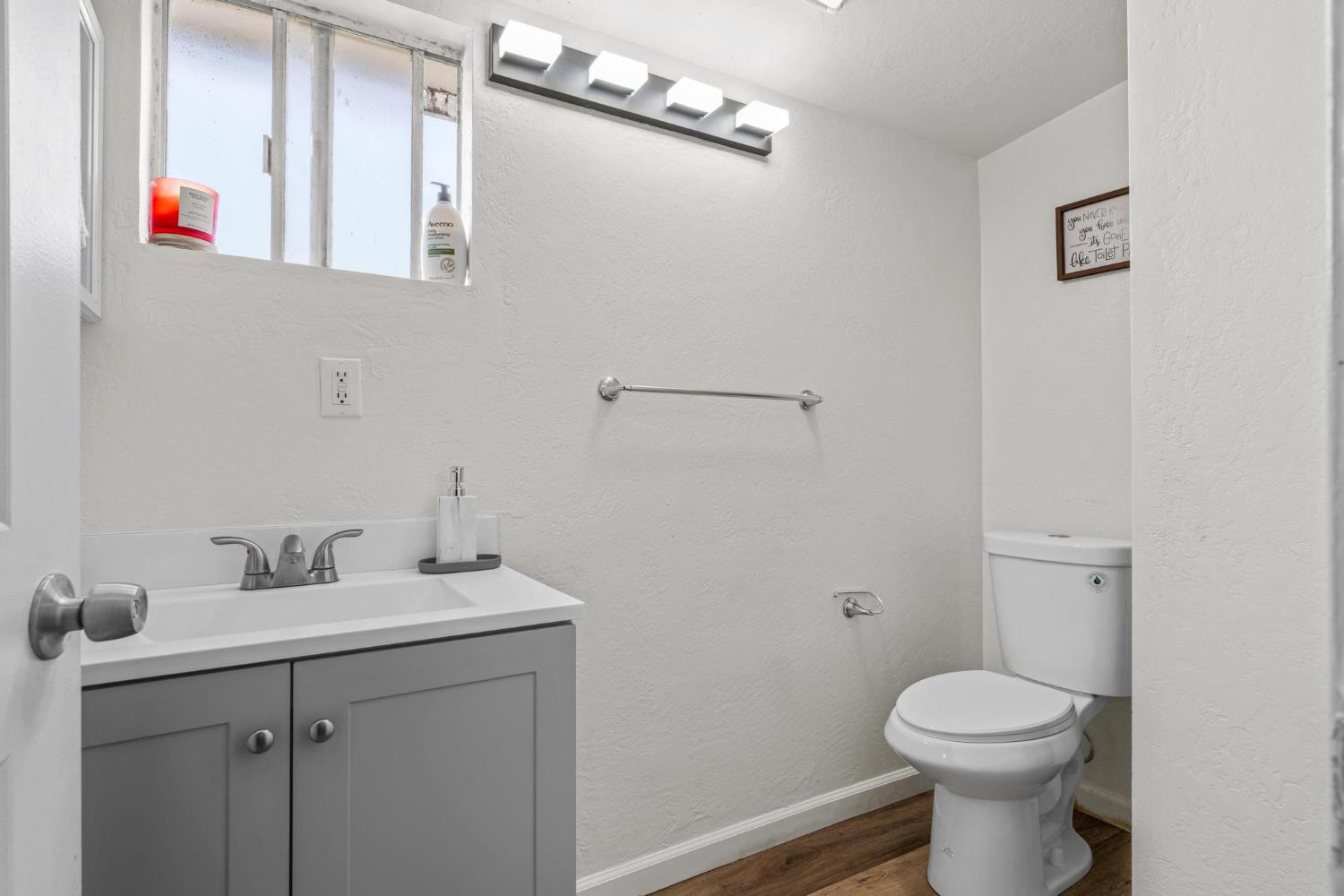 1432 Page Ct, Modesto, CA 95354