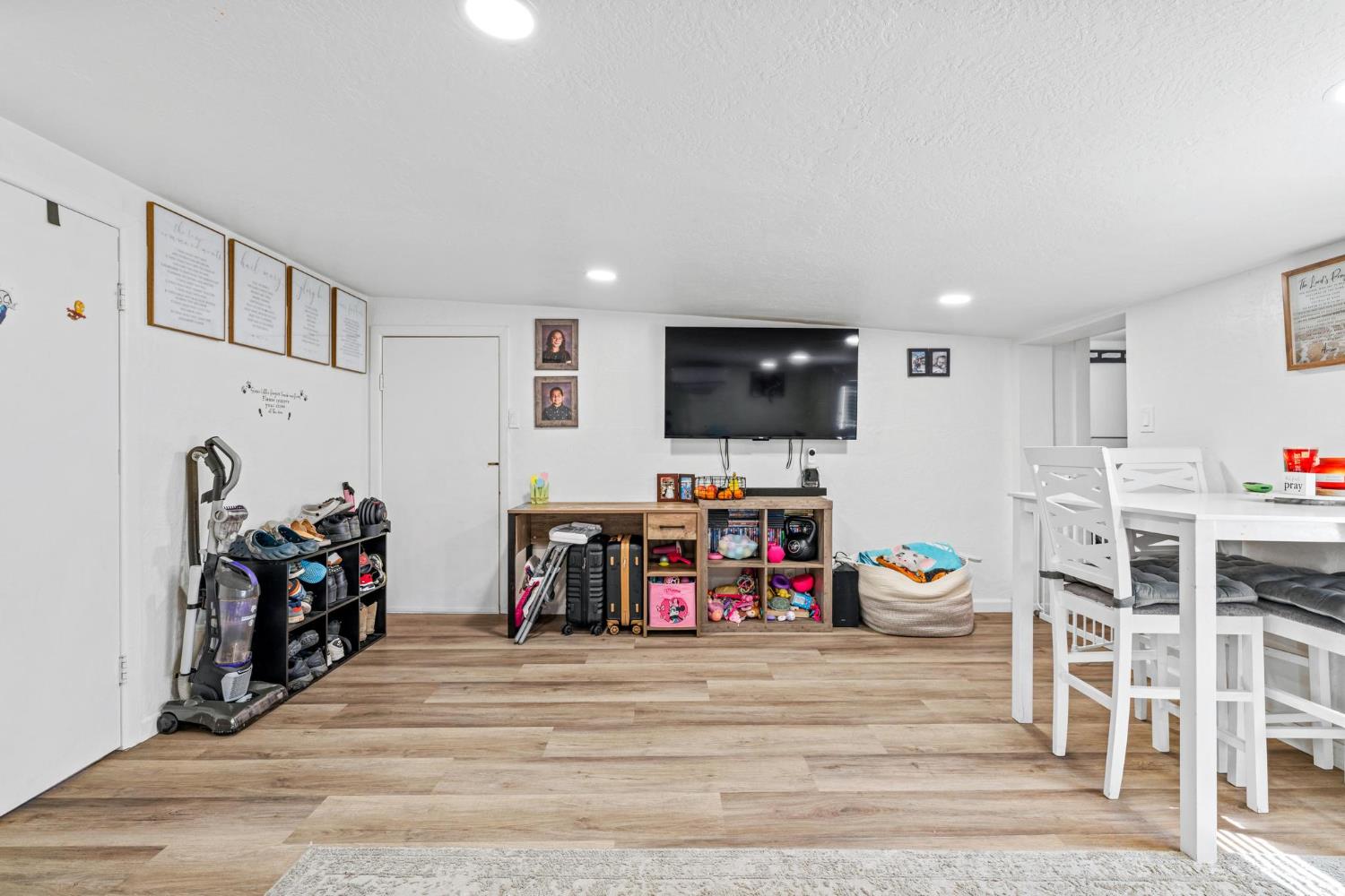 1432 Page Ct, Modesto, CA 95354