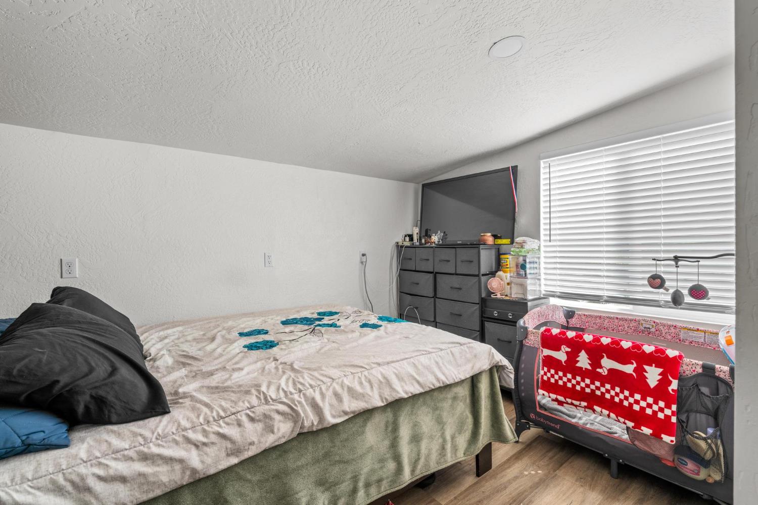 1432 Page Ct, Modesto, CA 95354