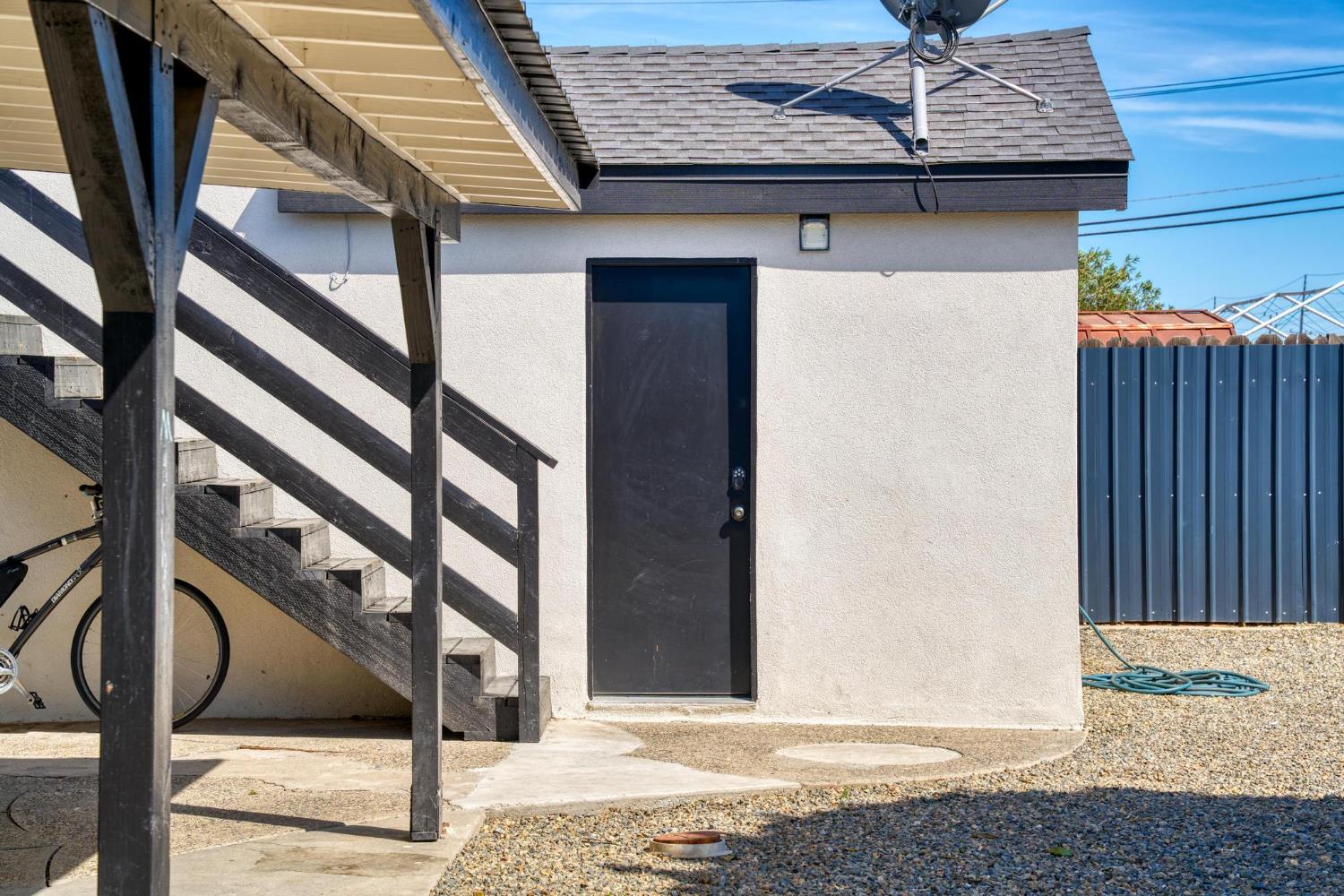 1432 Page Ct, Modesto, CA 95354