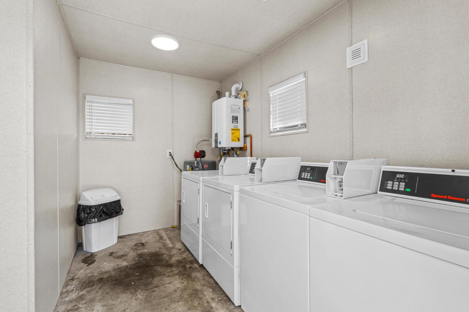 1432 Page Ct, Modesto, CA 95354